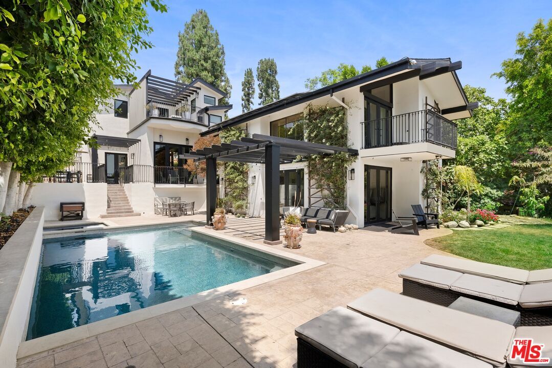 Property Photo:  16820 Oak View Dr  CA 91436 