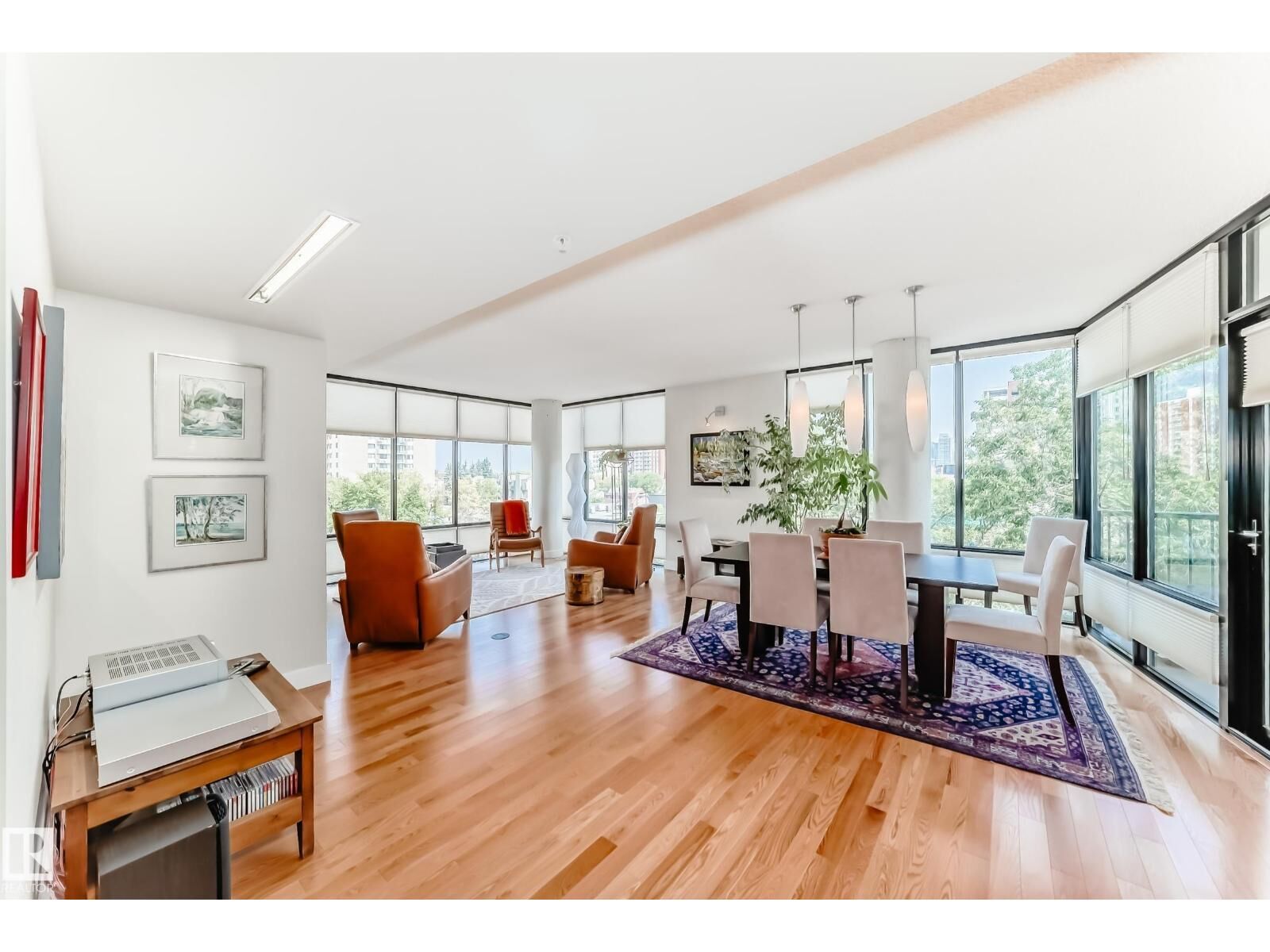 Photo de la propriété:  #404 10028 119 St NW  AB T5K 1Y8 