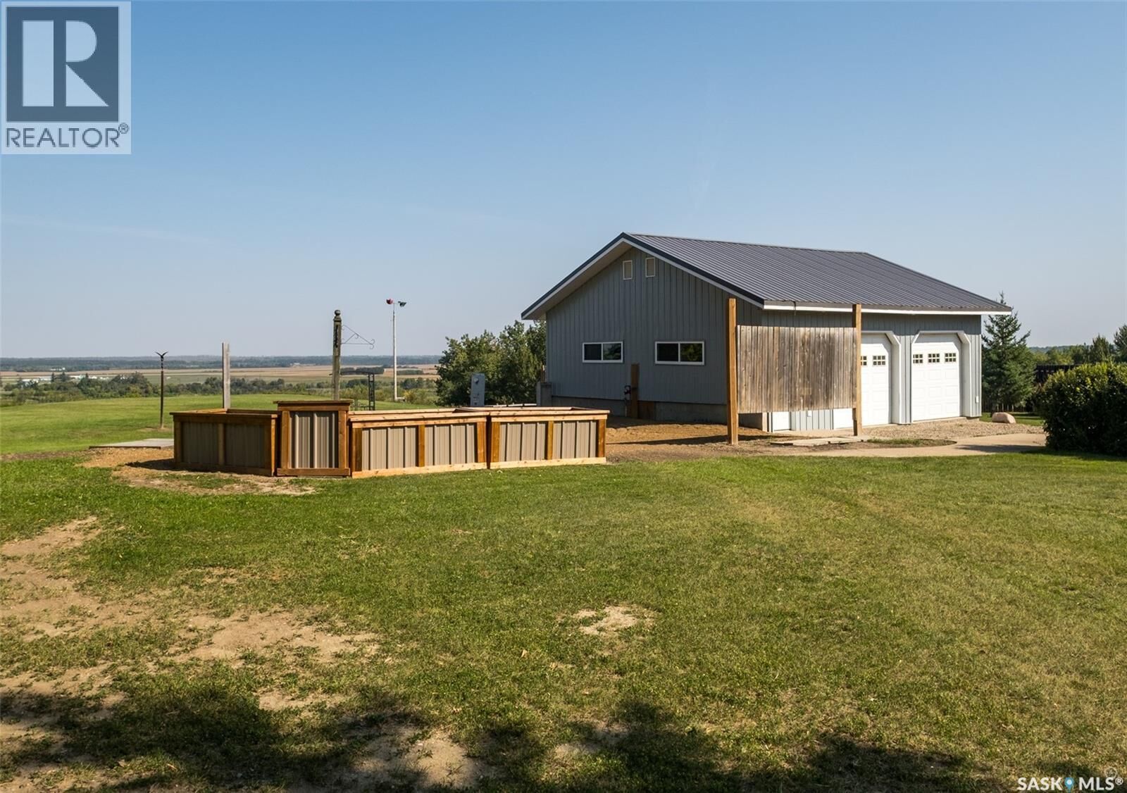Property Photo:  302 East Land  SK S6V 6J9 
