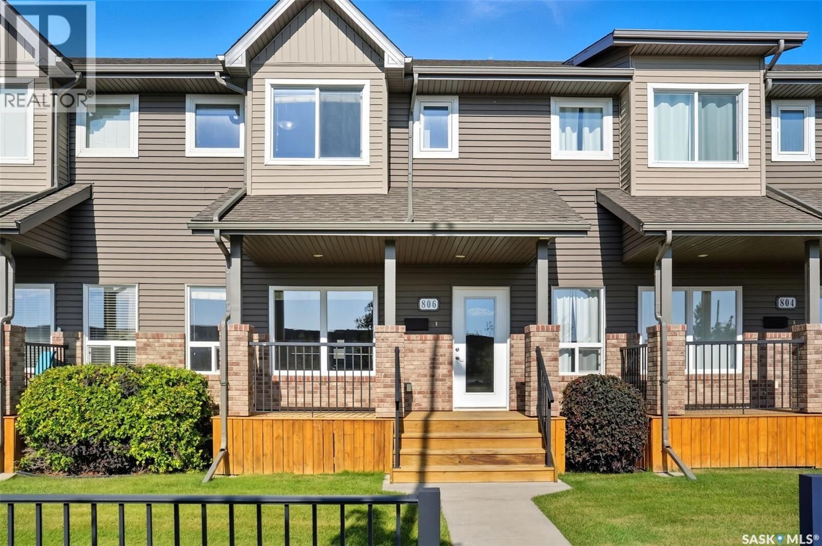 Property Photo:  806 Stensrud Road  SK S7W 0C9 