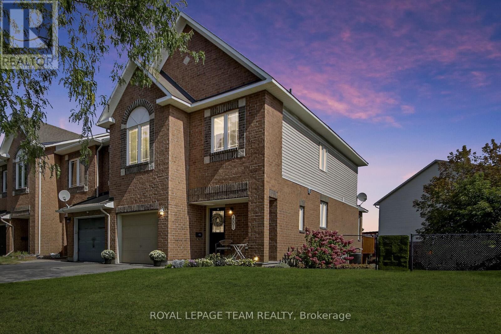 Property Photo:  2001 Dunollie Crescent  ON K2W 1H5 