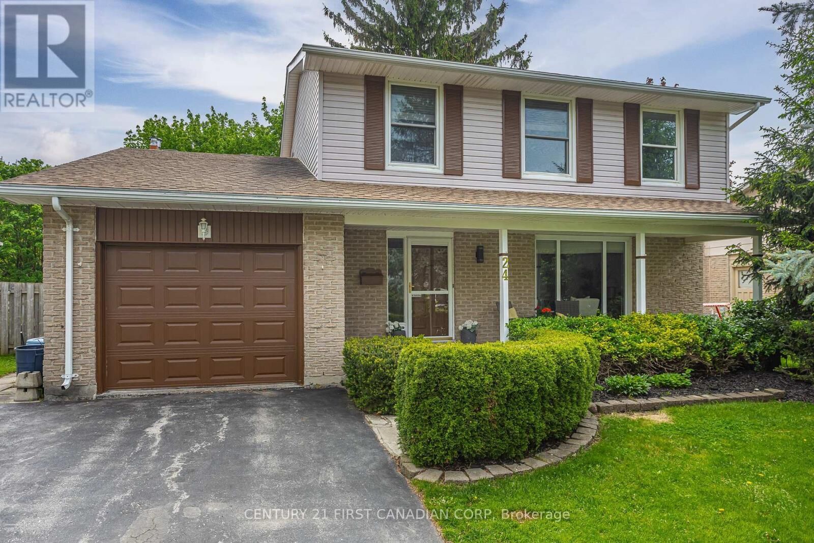 Property Photo: 24 Bartlett Crescent ON N6K 1W4
