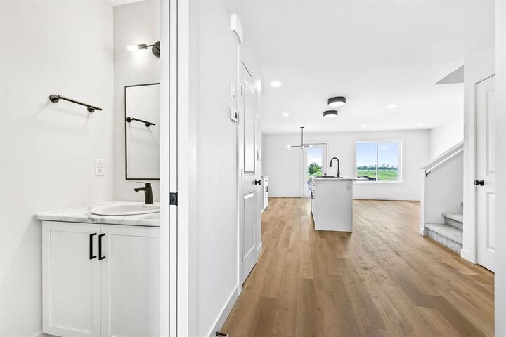 Property Photo:  60 Kootenay Way  MB R5G 2Y1 