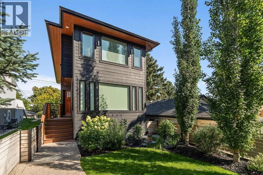 Property Photo: 1830 28 Avenue Southwest AB T2T 1J8