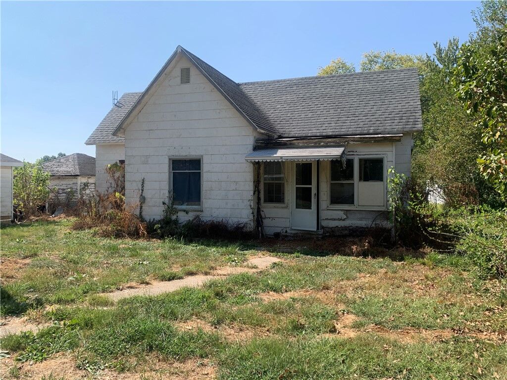 Property Photo:  511 Commercial Street  IL 62443 