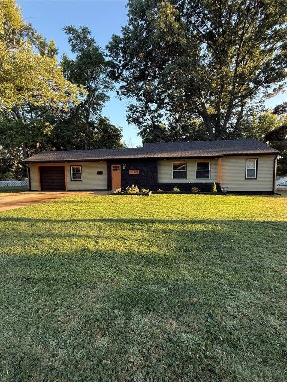 Property Photo: 3109 E Cherry Drive IL 62521