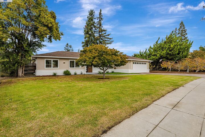 Property Photo:  1137 Farragut Dr  CA 94539 
