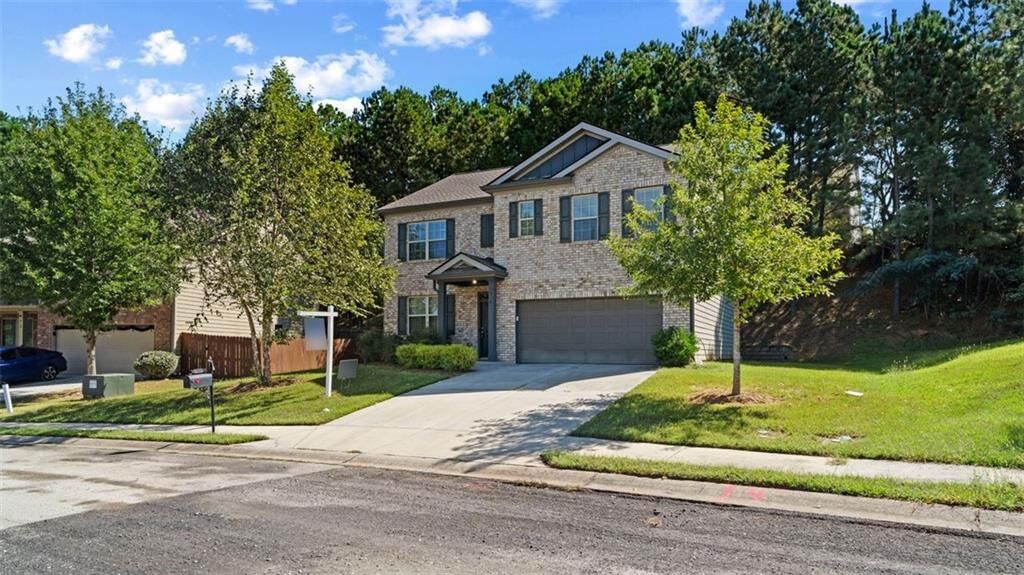 Property Photo: 816 Lake Chase GA 30213