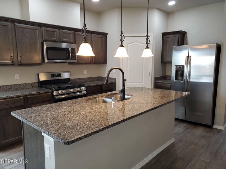 Property Photo:  1000 Aircoupe Way  TX 79928 