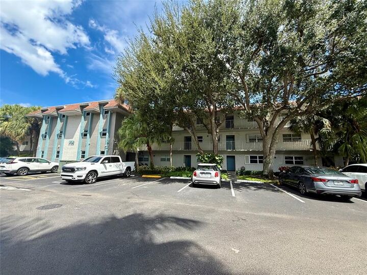 Property Photo:  1752 NW 3rd Ter 318C  FL 33311 