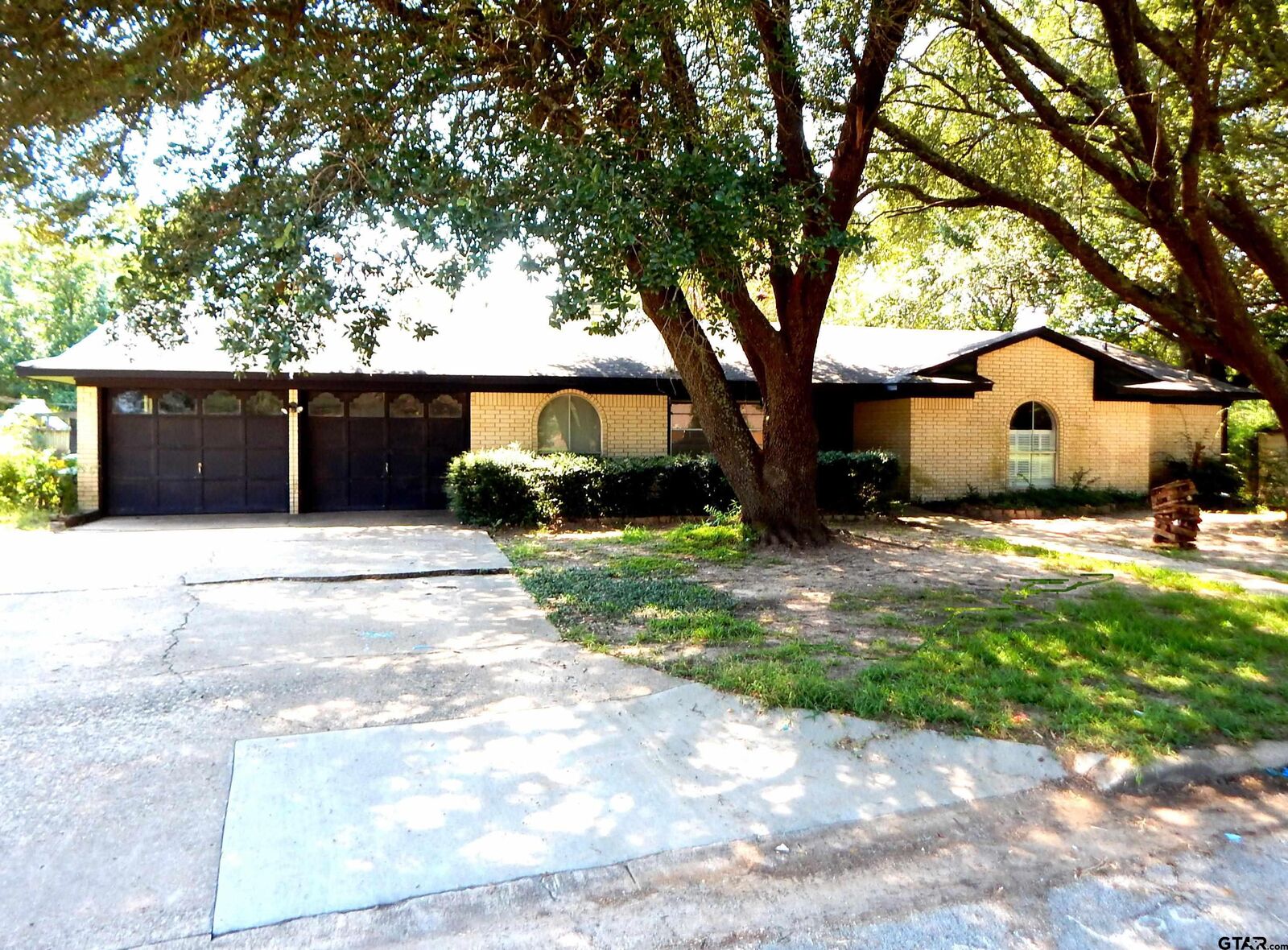 Property Photo: 1703 Briarwood TX 75644
