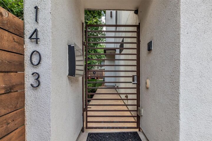 Property Photo: 1403 Cook Street Street TX 77006