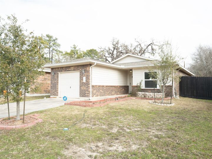 Property Photo: 8814 Shady Vista Ln Lane TX 77028