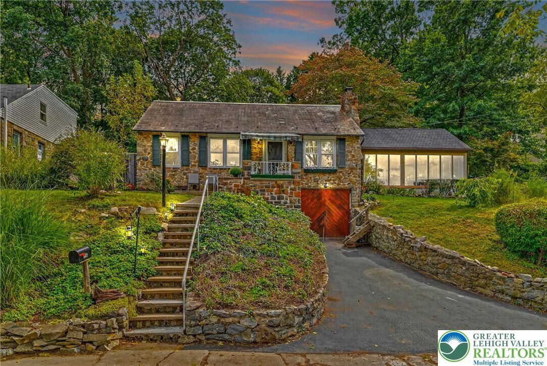 Property Photo:  2206 Park Avenue  PA 18045 