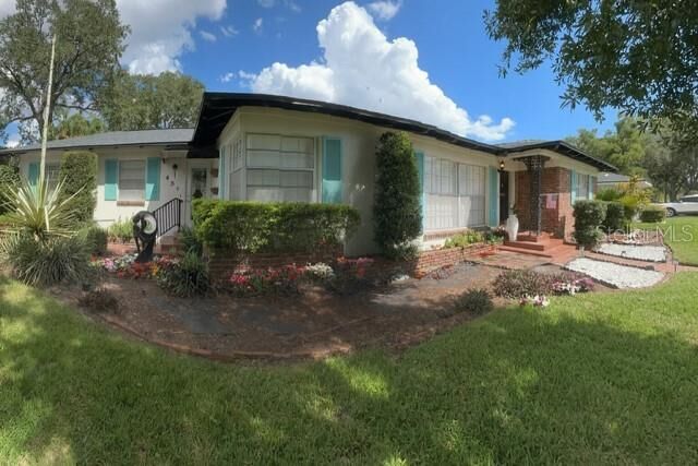 Property Photo:  451 W Davis Boulevard  FL 33606