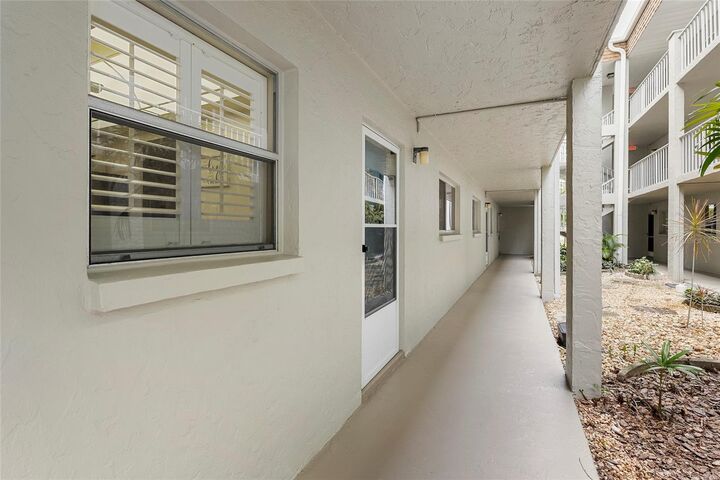 Property Photo: 1540 Glen Oaks Drive E B134 FL 34232