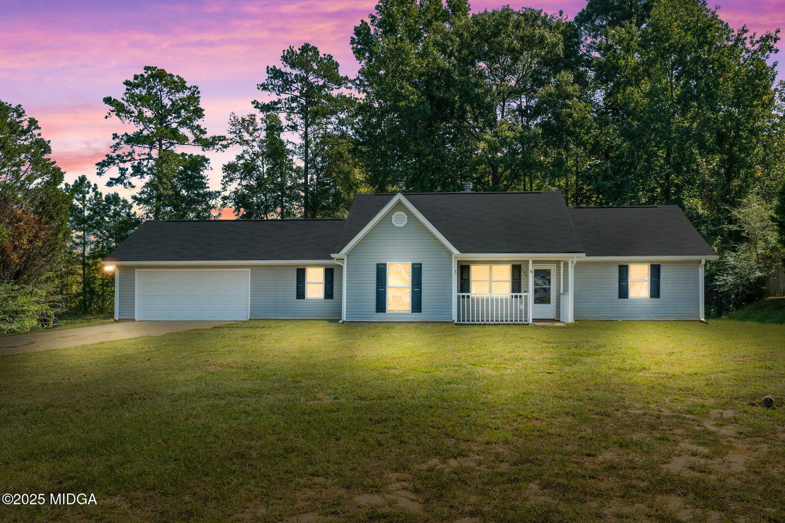 Property Photo: 190 Bonnies Way GA 30234
