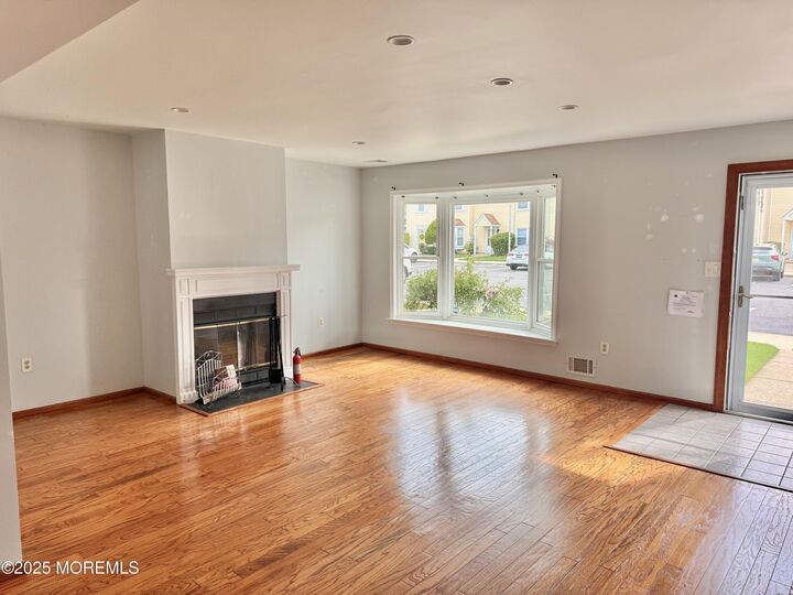 Property Photo:  4 Heritage Terrace  NJ 08527 