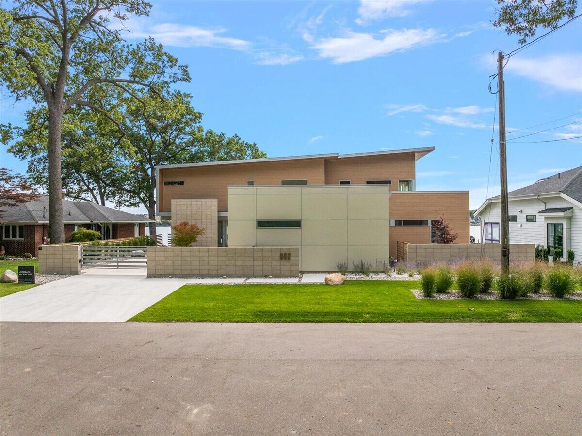Property Photo: 602 Lawn Avenue MI 49424
