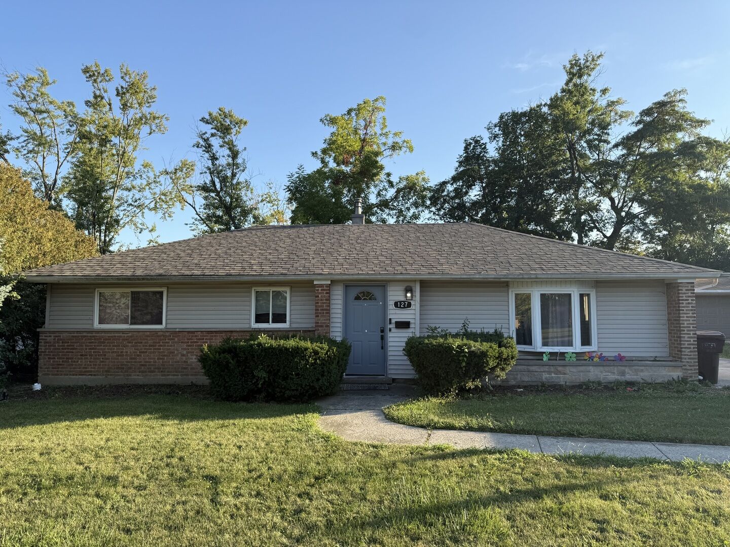 Property Photo:  127 Blackhawk Drive  IL 60466 