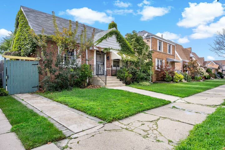 Property Photo: 5050 S Lavergne Avenue IL 60638