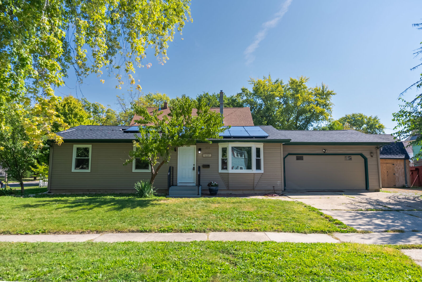 Property Photo: 424 N 11th Street IL 60115