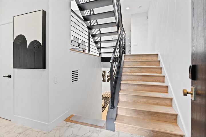 Property Photo:  1732 N Winchester Avenue  IL 60622 