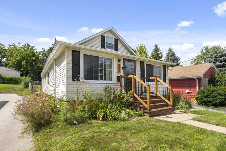 Property Photo:  714 Walnut Street  IL 60439 