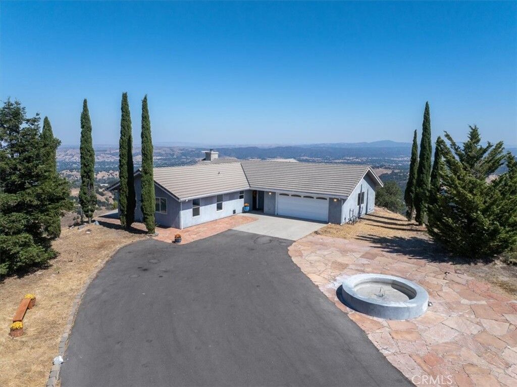 Property Photo:  13750 Falcon Road  CA 93422 