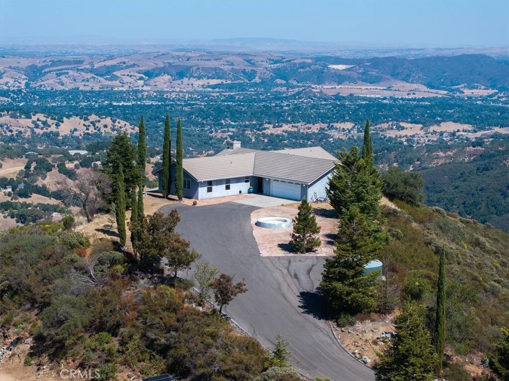 Property Photo: 13750 Falcon Road CA 93422