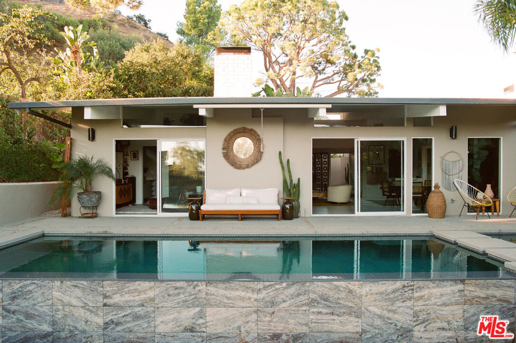 Property Photo:  2102 Ridgemont Drive  CA 90046 