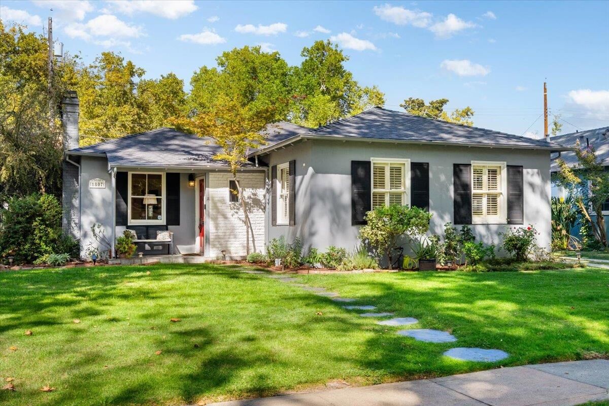 Property Photo:  1807 5th Avenue  CA 95818 
