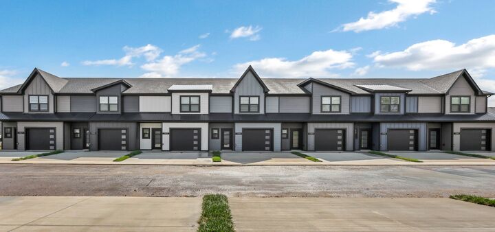 Property Photo: 1302 Jonathan Wade Circle TN 37043