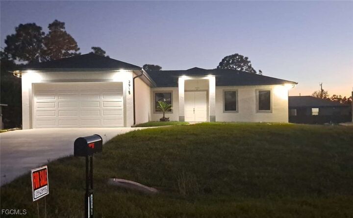 Property Photo:  2915 28th Street SW  FL 33976 