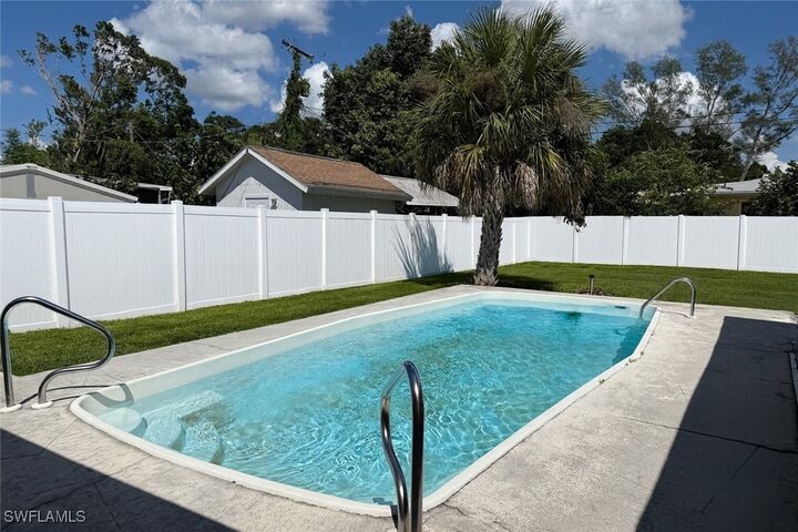 Property Photo: 6677 Fiesta Way FL 33919