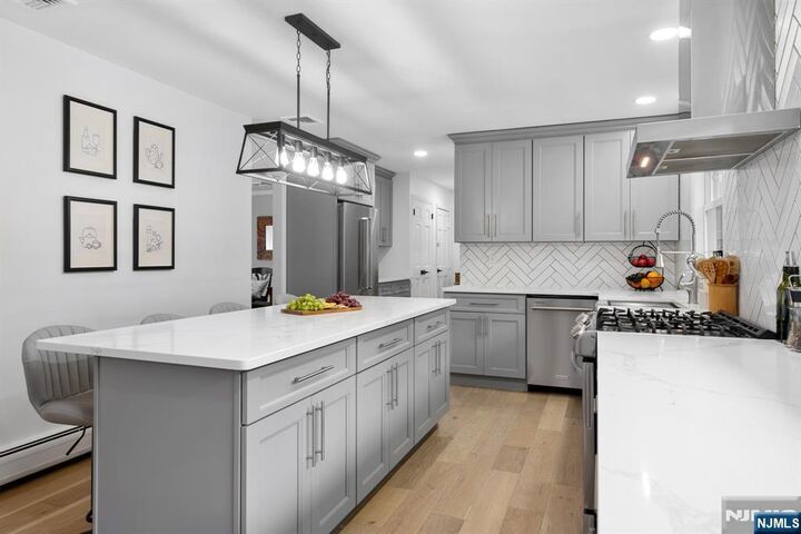 Property Photo:  68 Burnwood Lane  NJ 07458 