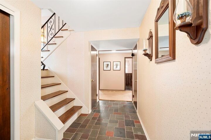 Property Photo:  5 Joyce Drive  NJ 07876 