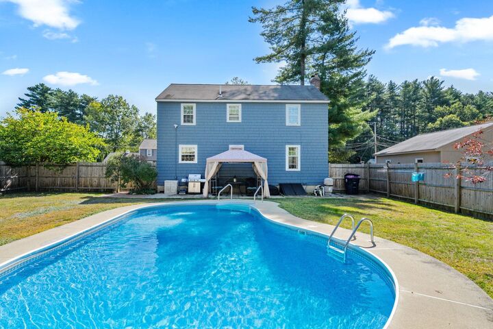 Property Photo:  18 Baymeadow Drive  NH 03063 