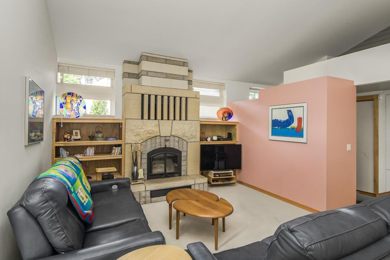Property Photo: 555 Montcalm Place MN 55116