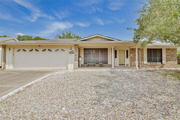 Property Photo:  5002 Elms Court  TX 76049 