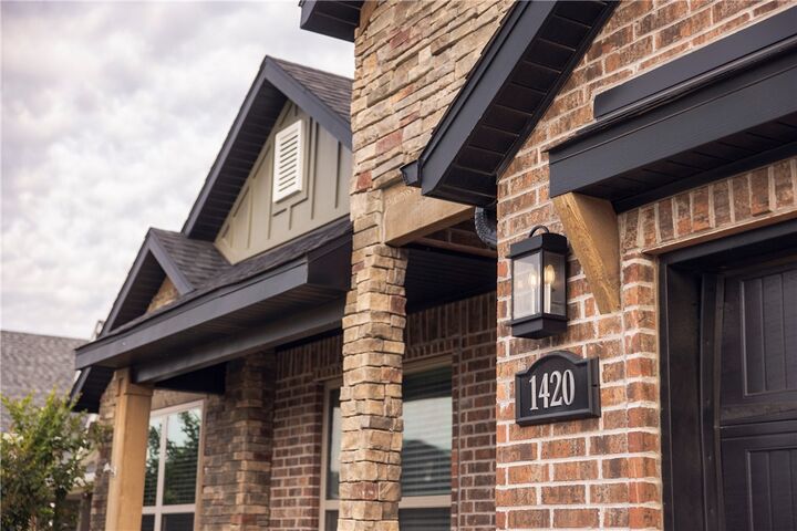 Property Photo:  1420 Florentine Road  AR 72719 