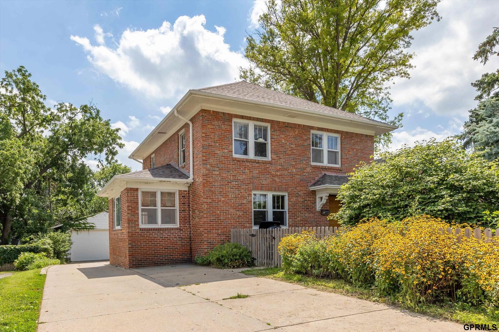 Property Photo: 5511 Leavenworth Street NE 68106