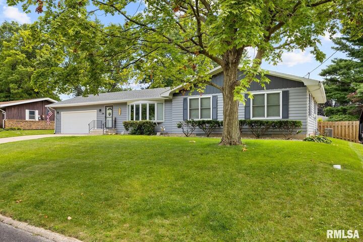 Property Photo:  304 Indian Circle  IL 61611 