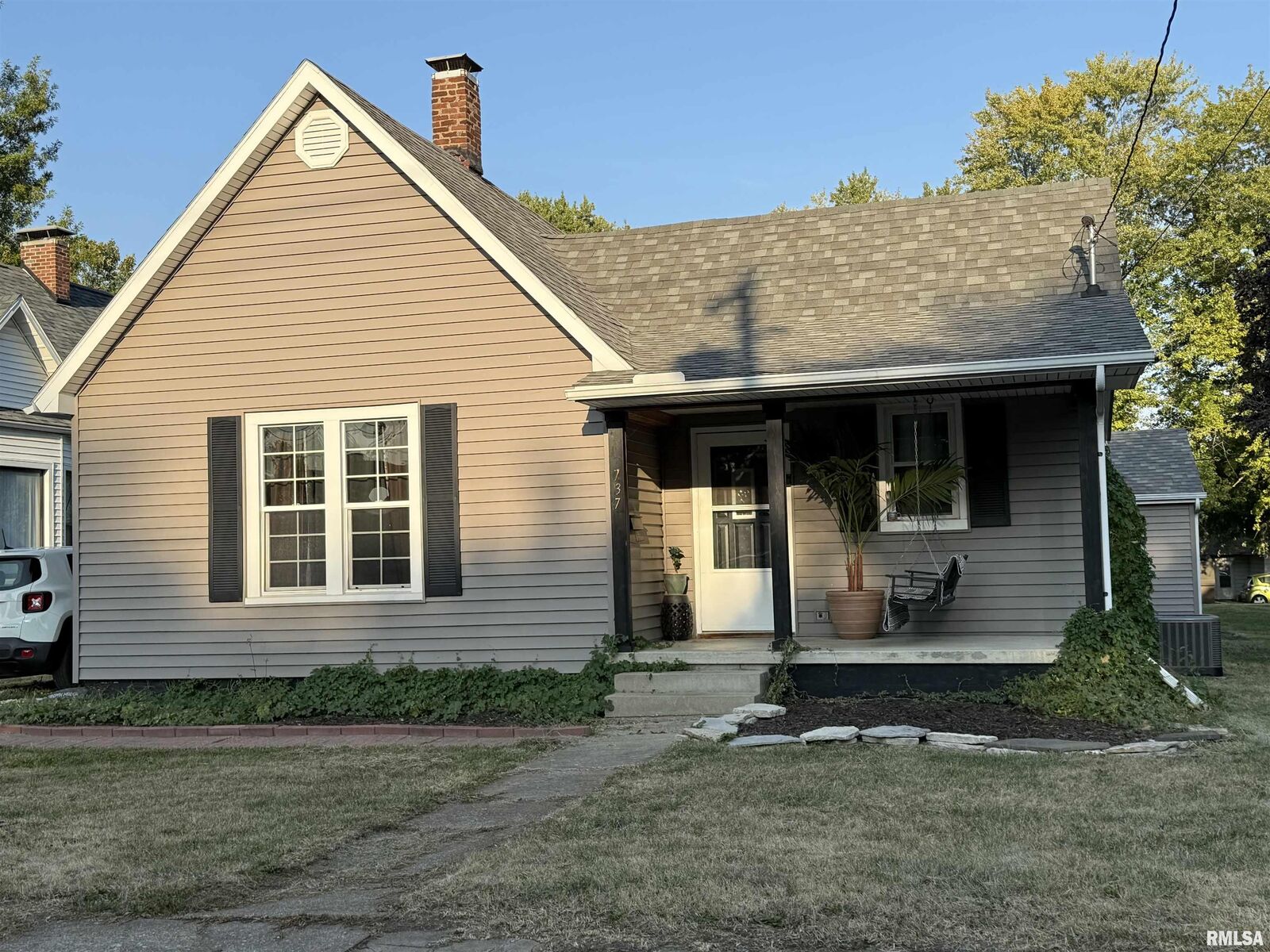 Property Photo:  737 N 5th Avenue  IL 61520