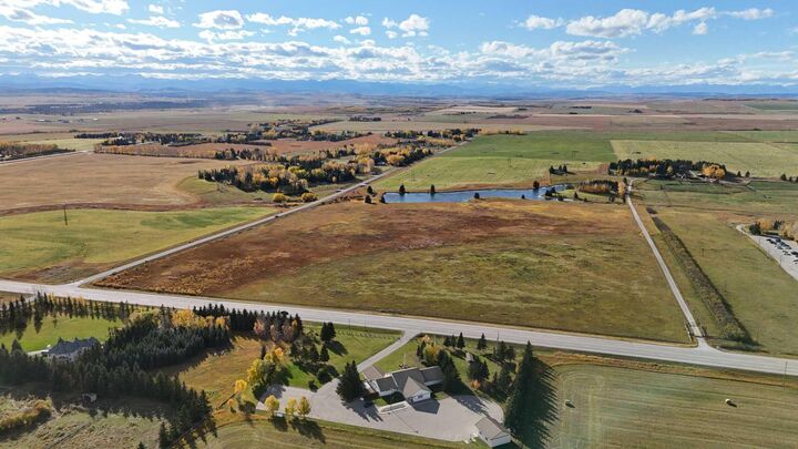Photo de la propriété:  NW Corner Of Range Road 33 And Huggard Road  AB T3Z 2E8 
