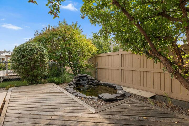 Property Photo:  88 Chaparral Villas SE  AB T2X 3N4 