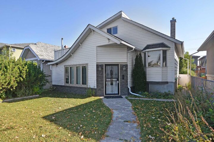 Property Photo:  809 8 Avenue NE  AB T2E 0R9 