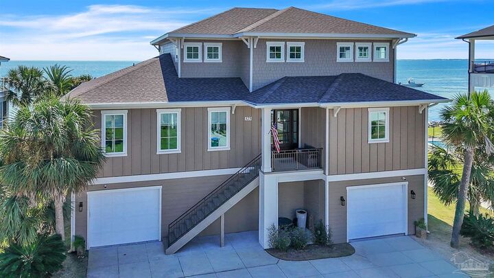 Property Photo: 325 Deer Point Dr FL 32561
