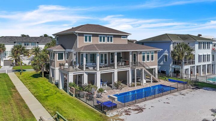 Property Photo: 325 Deer Point Dr FL 32561