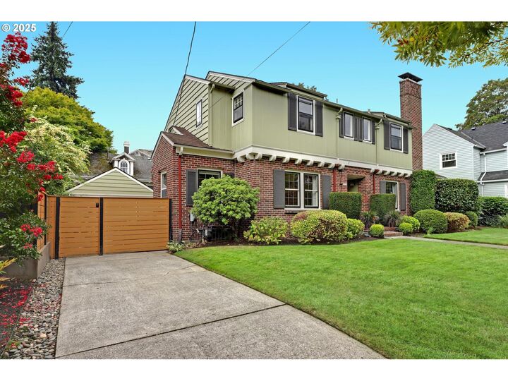Property Photo:  2928 NE Dunckley St  OR 97212 